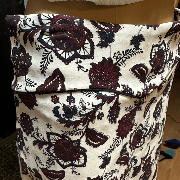 Very cool mini skirt. Nice heavy fabric with lines so panties don’t show. NWT - Picture 7 of 11